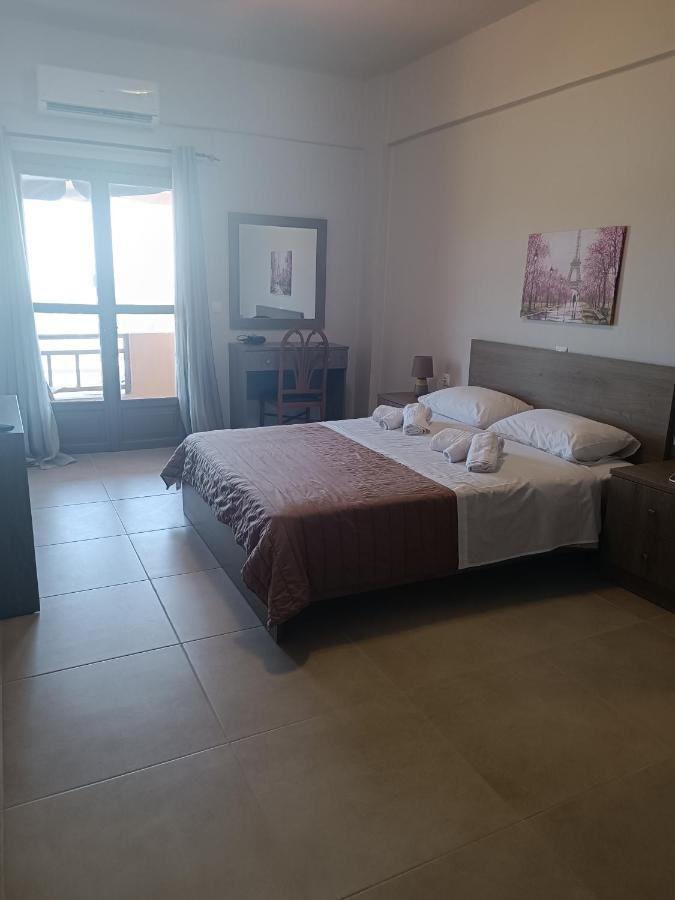 Buganvilla Sea View Apts 阿齐亚·佩拉加 外观 照片