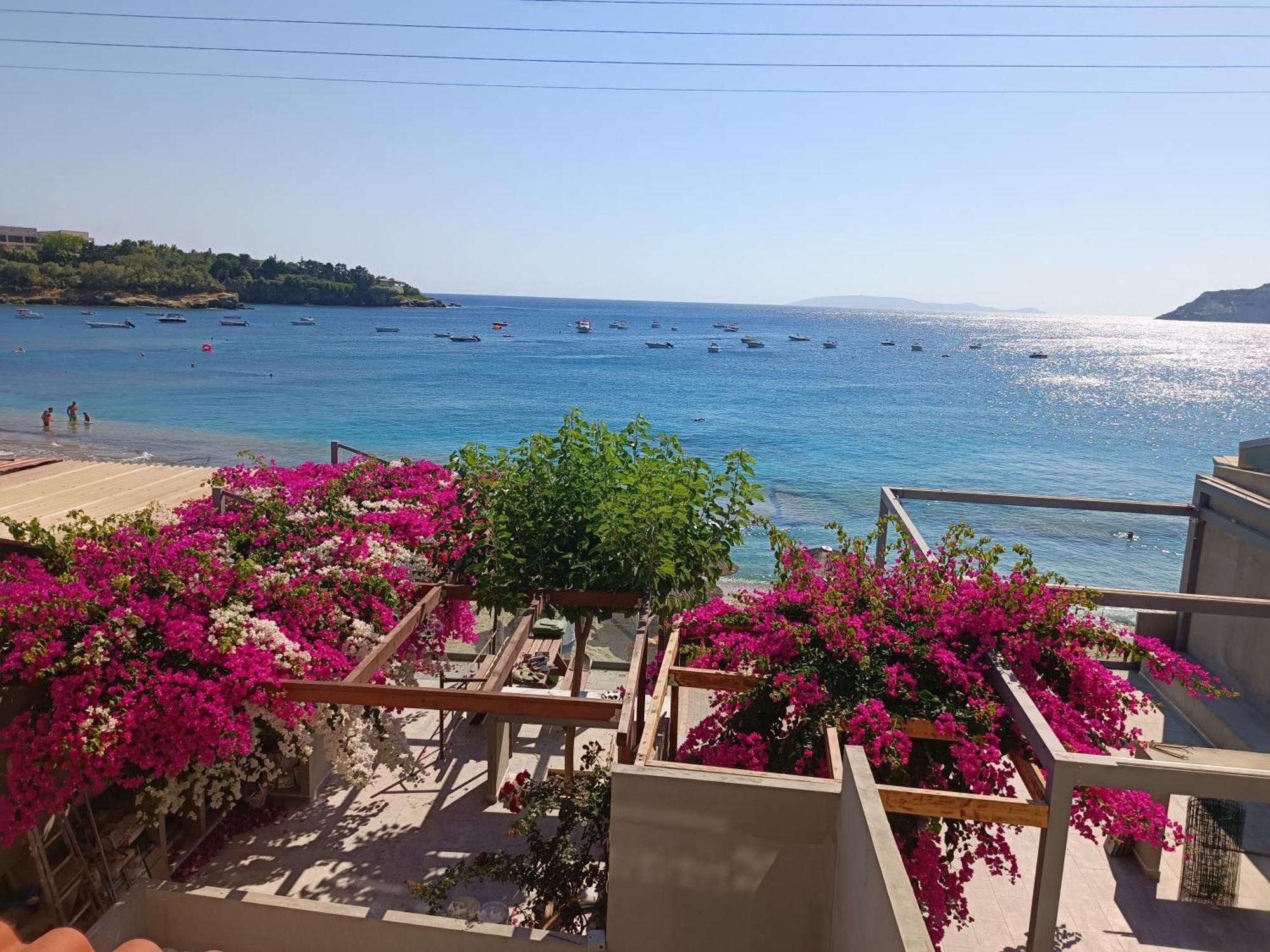 Buganvilla Sea View Apts 阿齐亚·佩拉加 外观 照片